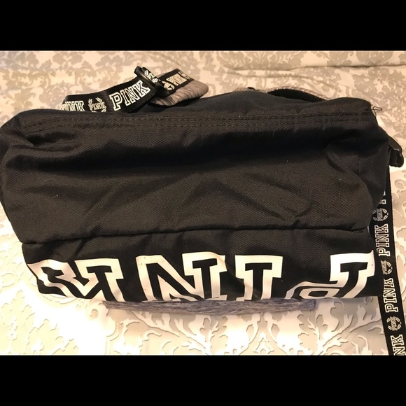 Pink brand backpack 🎒 - Picture 5 of 8